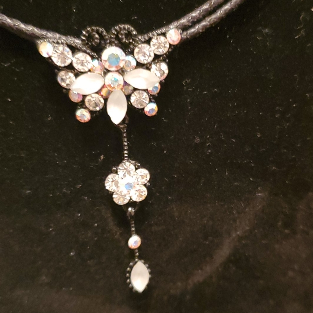 NECKLACE - Picture 2 of 4